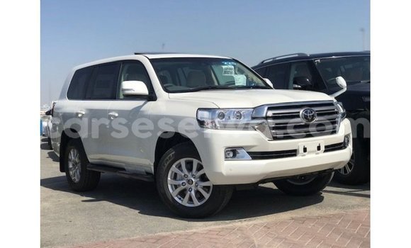 Buy Import Toyota Land Cruiser White Car in Import - Dubai in East Mahé Buy Import Toyota Land Cruiser White Car in Import - Dubai in East Mahé