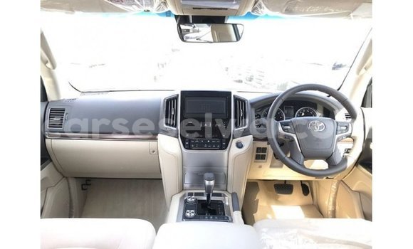 Buy Import Toyota Land Cruiser White Car in Import - Dubai in East Mahé Buy Import Toyota Land Cruiser White Car in Import - Dubai in East Mahé