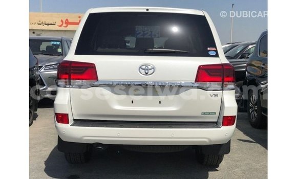 Buy Import Toyota Land Cruiser White Car in Import - Dubai in East Mahé Buy Import Toyota Land Cruiser White Car in Import - Dubai in East Mahé