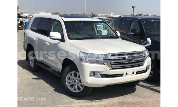 Buy Import Toyota Land Cruiser White Car in Import - Dubai in East Mahé Buy Import Toyota Land Cruiser White Car in Import - Dubai in East Mahé