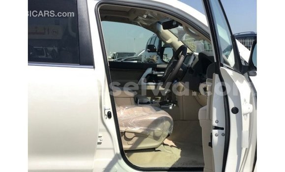 Buy Import Toyota Land Cruiser White Car in Import - Dubai in East Mahé Buy Import Toyota Land Cruiser White Car in Import - Dubai in East Mahé
