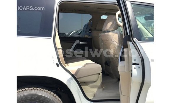 Buy Import Toyota Land Cruiser White Car in Import - Dubai in East Mahé Buy Import Toyota Land Cruiser White Car in Import - Dubai in East Mahé