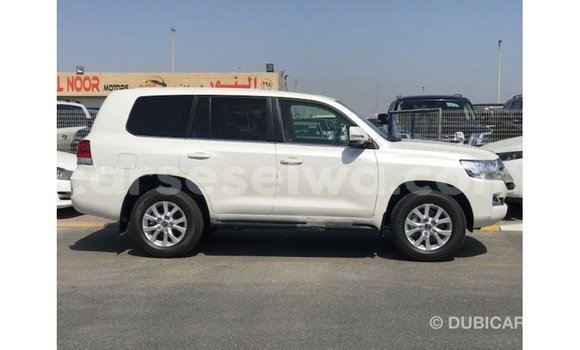 Buy Import Toyota Land Cruiser White Car in Import - Dubai in East Mahé Buy Import Toyota Land Cruiser White Car in Import - Dubai in East Mahé