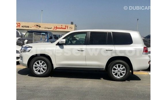 Buy Import Toyota Land Cruiser White Car in Import - Dubai in East Mahé Buy Import Toyota Land Cruiser White Car in Import - Dubai in East Mahé