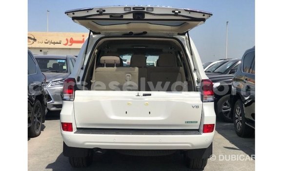 Buy Import Toyota Land Cruiser White Car in Import - Dubai in East Mahé Buy Import Toyota Land Cruiser White Car in Import - Dubai in East Mahé