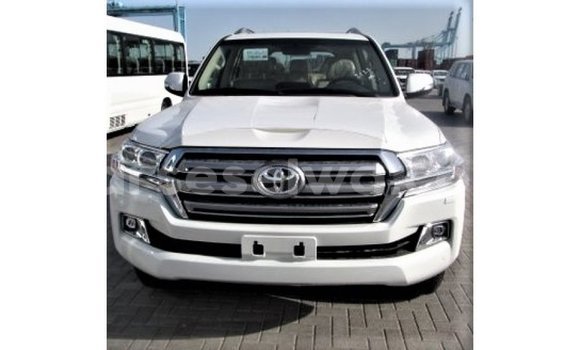 Buy Import Toyota Land Cruiser White Car in Import - Dubai in East Mahé Buy Import Toyota Land Cruiser White Car in Import - Dubai in East Mahé