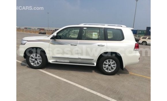 Buy Import Toyota Land Cruiser White Car in Import - Dubai in East Mahé Buy Import Toyota Land Cruiser White Car in Import - Dubai in East Mahé