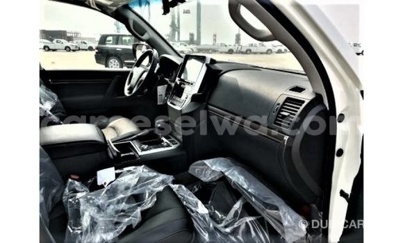 Buy Import Toyota Land Cruiser White Car in Import - Dubai in East Mahé Buy Import Toyota Land Cruiser White Car in Import - Dubai in East Mahé