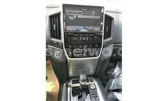 Buy Import Toyota Land Cruiser White Car in Import - Dubai in East Mahé Buy Import Toyota Land Cruiser White Car in Import - Dubai in East Mahé