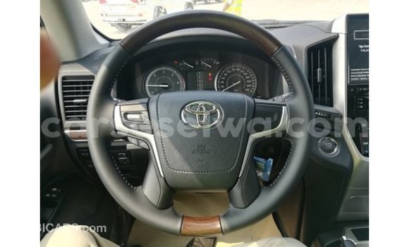 Buy Import Toyota Land Cruiser White Car in Import - Dubai in East Mahé Buy Import Toyota Land Cruiser White Car in Import - Dubai in East Mahé