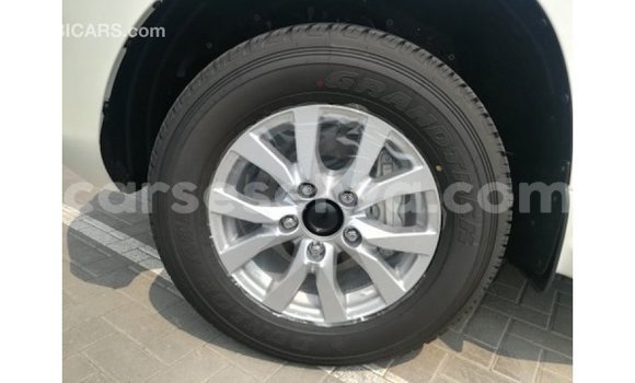 Buy Import Toyota Land Cruiser White Car in Import - Dubai in East Mahé Buy Import Toyota Land Cruiser White Car in Import - Dubai in East Mahé