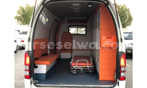 Buy Import Toyota Hiace White Car in Import - Dubai in East Mahé Buy Import Toyota Hiace White Car in Import - Dubai in East Mahé