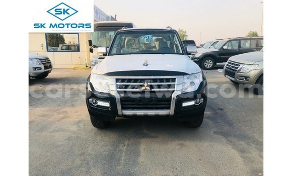 Buy Import Mitsubishi Pajero Black Car in Import - Dubai in East Mahé
