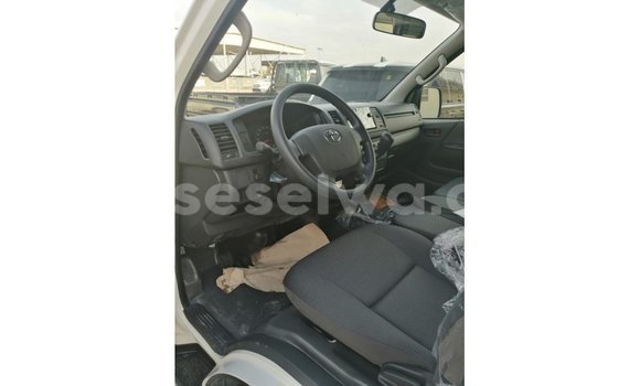Buy Import Toyota DA White Truck in Import - Dubai in East Mahé Buy Import Toyota DA White Truck in Import - Dubai in East Mahé