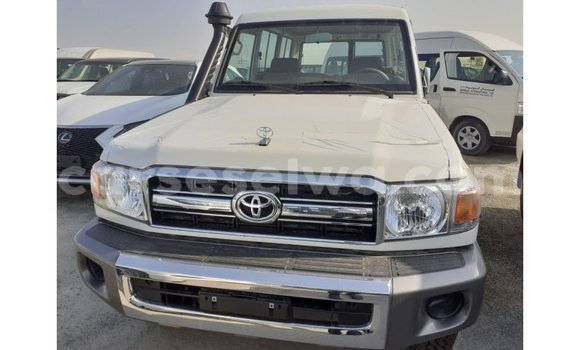 Buy Import Toyota Land Cruiser White Car in Import - Dubai in East Mahé