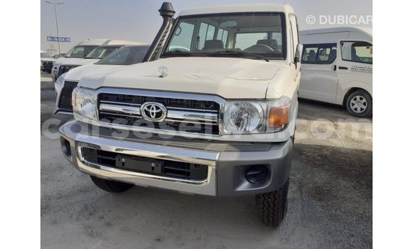 Buy Import Toyota Land Cruiser White Car in Import - Dubai in East Mahé Buy Import Toyota Land Cruiser White Car in Import - Dubai in East Mahé