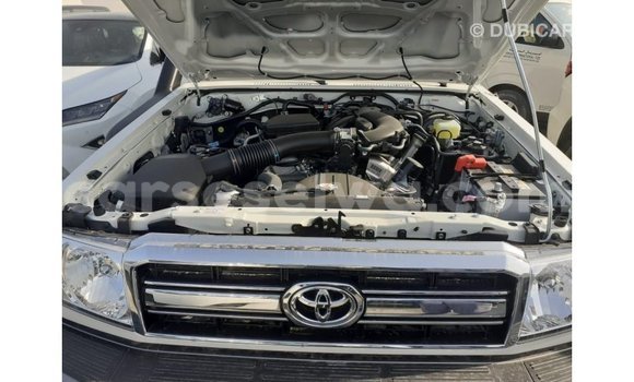 Buy Import Toyota Land Cruiser White Car in Import - Dubai in East Mahé Buy Import Toyota Land Cruiser White Car in Import - Dubai in East Mahé