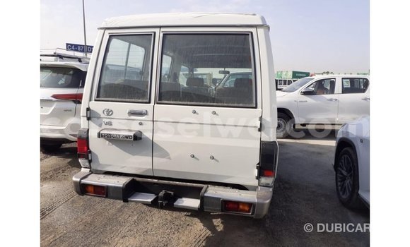 Buy Import Toyota Land Cruiser White Car in Import - Dubai in East Mahé Buy Import Toyota Land Cruiser White Car in Import - Dubai in East Mahé