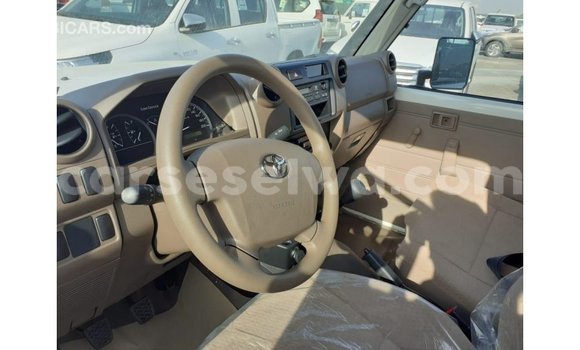 Buy Import Toyota Land Cruiser White Car in Import - Dubai in East Mahé Buy Import Toyota Land Cruiser White Car in Import - Dubai in East Mahé