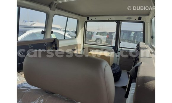 Buy Import Toyota Land Cruiser White Car in Import - Dubai in East Mahé Buy Import Toyota Land Cruiser White Car in Import - Dubai in East Mahé