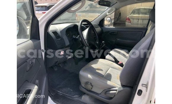 Buy Import Toyota Hilux White Car in Import - Dubai in East Mahé Buy Import Toyota Hilux White Car in Import - Dubai in East Mahé