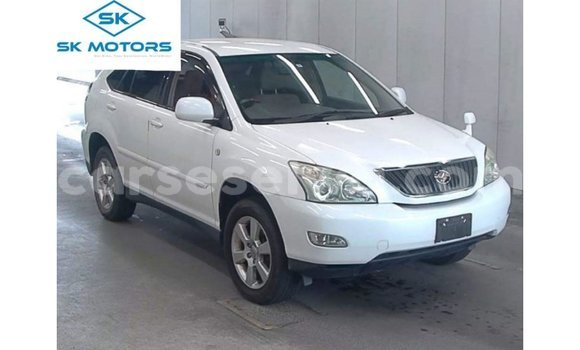 Buy Import Toyota Harrier White Car in Import - Dubai in East Mahé