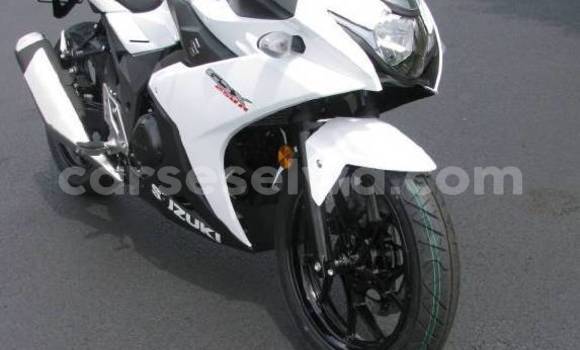 Buy Used Suzuki GSX-R White Moto in Grand'Anse in West Mahé Buy Used Suzuki GSX-R White Moto in Grand'Anse in West Mahé