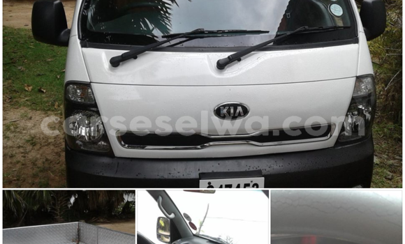 Buy Used Kia Sedona White Car in Saint Louis in Greater Victoria Buy Used Kia Sedona White Car in Saint Louis in Greater Victoria