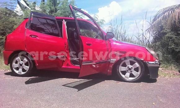 Acheter Occasion Voiture Daihatsu Sirion Rouge à Port Glaud, West Mahé Acheter Occasion Voiture Daihatsu Sirion Rouge à Port Glaud, West Mahé