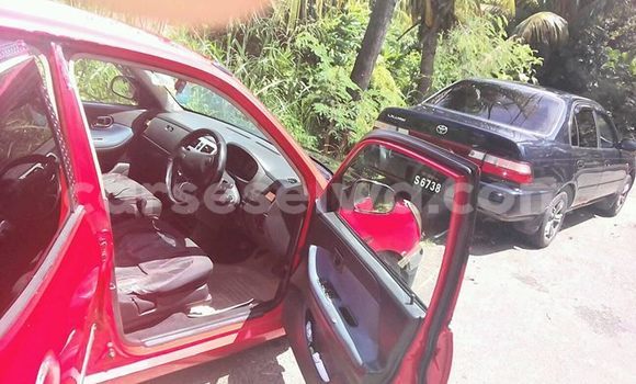 Acheter Occasion Voiture Daihatsu Sirion Rouge à Port Glaud, West Mahé Acheter Occasion Voiture Daihatsu Sirion Rouge à Port Glaud, West Mahé