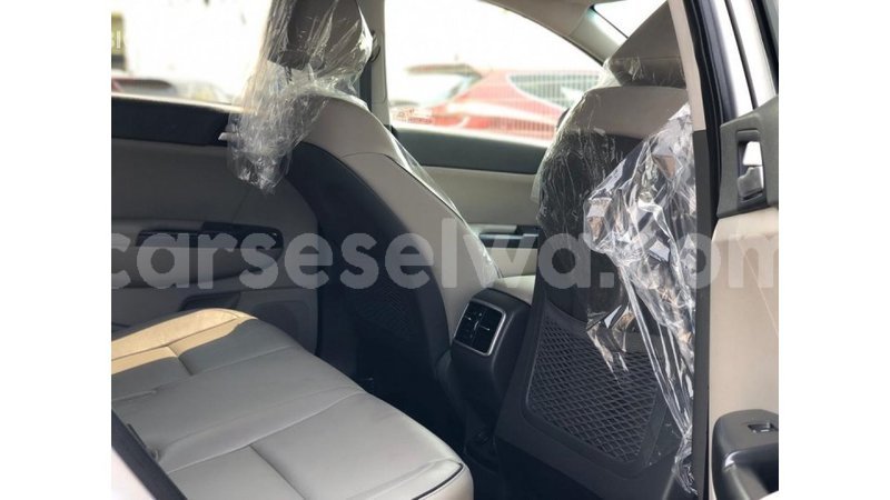 Big with watermark kia sportage east mahe import dubai 7318