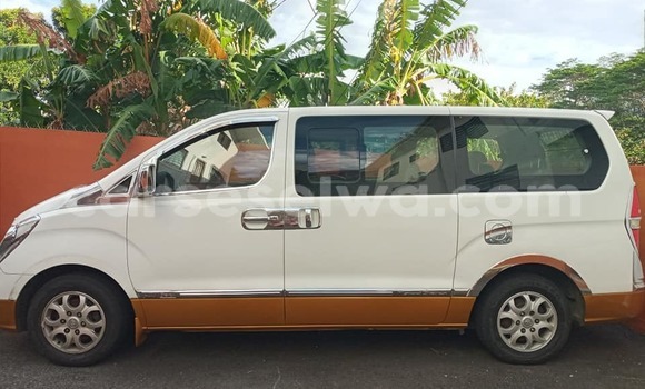 Buy Used Hyundai H1 White Car in Anse Aux Pins in East Mahé Buy Used Hyundai H1 White Car in Anse Aux Pins in East Mahé