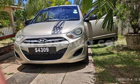 Buy Used Hyundai i10 Silver Car in Anse Aux Pins in East Mahé Buy Used Hyundai i10 Silver Car in Anse Aux Pins in East Mahé