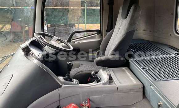 Buy Used Nissan Evalia White Truck in Import - Dubai in East Mahé Buy Used Nissan Evalia White Truck in Import - Dubai in East Mahé