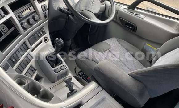 Buy Used Nissan Evalia White Truck in Import - Dubai in East Mahé Buy Used Nissan Evalia White Truck in Import - Dubai in East Mahé