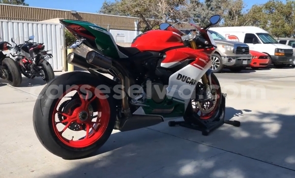 Acheter Occasion Moto Ducati Panigale Rouge à Baie Lazare, South Mahé Acheter Occasion Moto Ducati Panigale Rouge à Baie Lazare, South Mahé