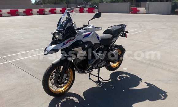 Buy Used BMW R1200GS Adventure White Bike in Anse Boileau in West Mahé Buy Used BMW R1200GS Adventure White Bike in Anse Boileau in West Mahé