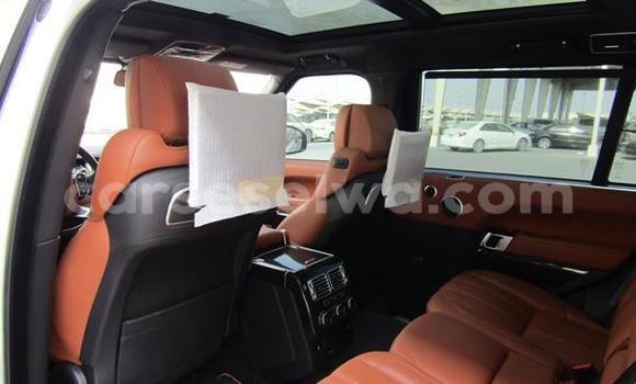 Acheter Occasion Voiture Land Rover Range Rover Blanc à Anse Aux Pins, East Mahé Acheter Occasion Voiture Land Rover Range Rover Blanc à Anse Aux Pins, East Mahé