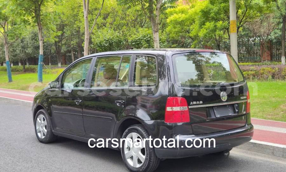 Buy Used Volkswagen Touran Silver Car in Mont Fleuri in Greater Victoria Buy Used Volkswagen Touran Silver Car in Mont Fleuri in Greater Victoria
