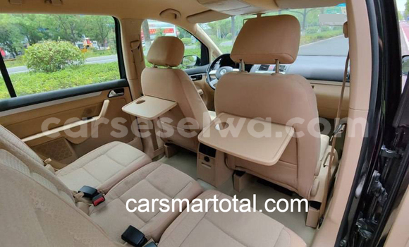 Buy Used Volkswagen Touran Silver Car in Mont Fleuri in Greater Victoria Buy Used Volkswagen Touran Silver Car in Mont Fleuri in Greater Victoria