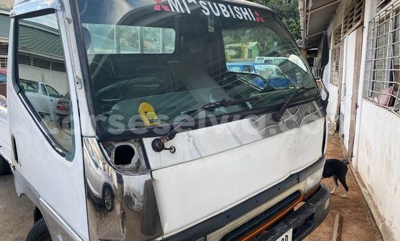 Buy Used Mitsubishi L200 White Car in Mahe in Victoria Buy Used Mitsubishi L200 White Car in Mahe in Victoria