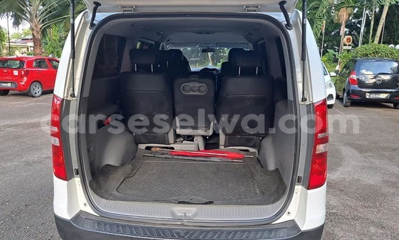 Buy Used Toyota Hiace White Car in Saint Louis in Greater Victoria Buy Used Toyota Hiace White Car in Saint Louis in Greater Victoria