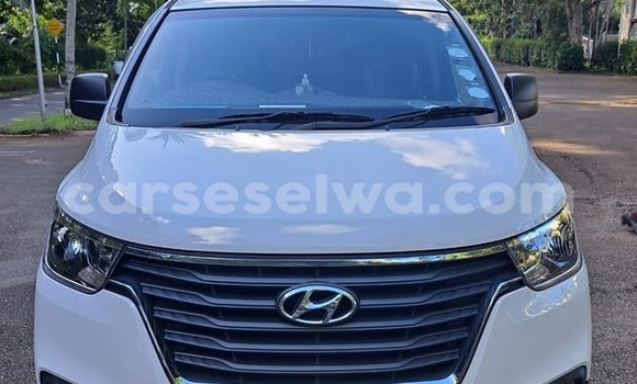 Buy Used Toyota Hiace White Car in Saint Louis in Greater Victoria Buy Used Toyota Hiace White Car in Saint Louis in Greater Victoria