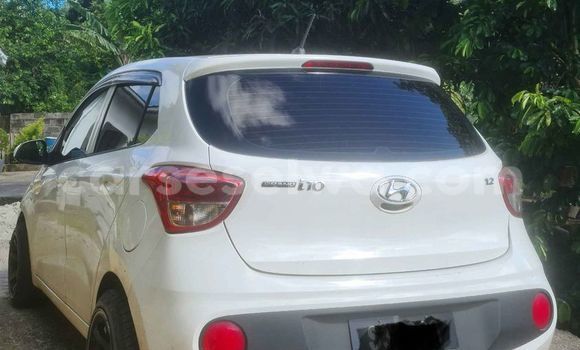 Buy Used Toyota Grand HiAce White Car in Saint Louis in Greater Victoria Buy Used Toyota Grand HiAce White Car in Saint Louis in Greater Victoria