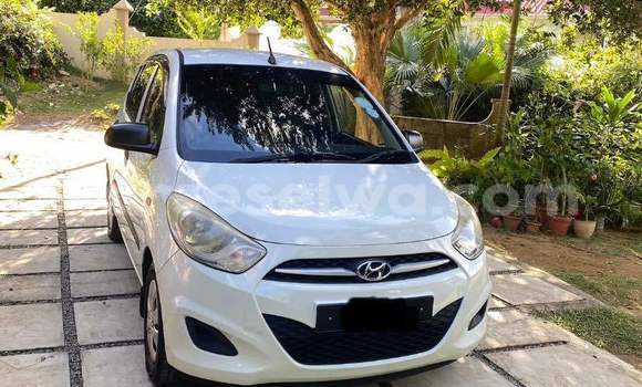 Acheter Occasion Voiture Hyundai i10 Blanc à Beau Vallon, Nord Mahé Acheter Occasion Voiture Hyundai i10 Blanc à Beau Vallon, Nord Mahé