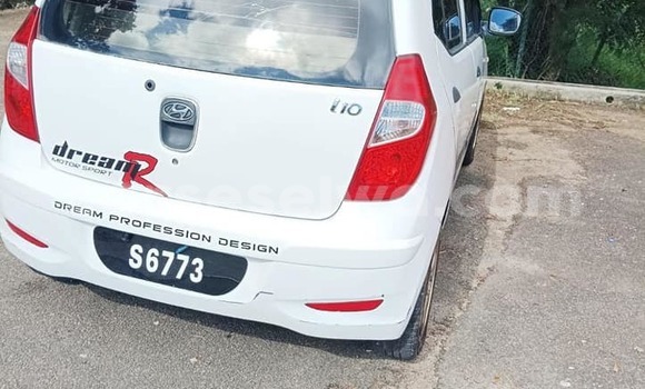 Acheter Occasion Voiture Hyundai i10 Blanc à Baie Lazare, South Mahé Acheter Occasion Voiture Hyundai i10 Blanc à Baie Lazare, South Mahé