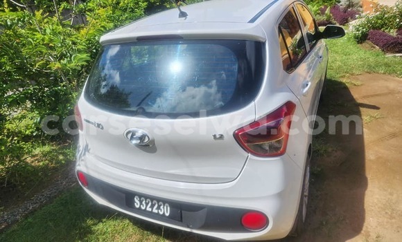 Acheter Occasion Voiture Hyundai Grand i10 Blanc à Anse Volbert, Îles intérieures Acheter Occasion Voiture Hyundai Grand i10 Blanc à Anse Volbert, Îles intérieures