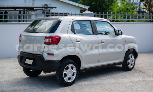 Buy Used Suzuki Ignis Silver Car in Mahe in Victoria Buy Used Suzuki Ignis Silver Car in Mahe in Victoria