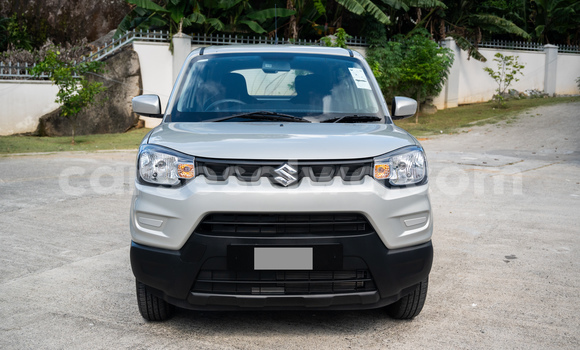 Buy Used Suzuki Ignis Silver Car in Mahe in Victoria Buy Used Suzuki Ignis Silver Car in Mahe in Victoria