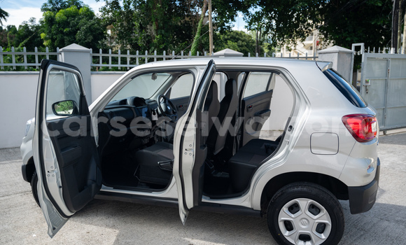 Buy Used Suzuki Ignis Silver Car in Mahe in Victoria Buy Used Suzuki Ignis Silver Car in Mahe in Victoria